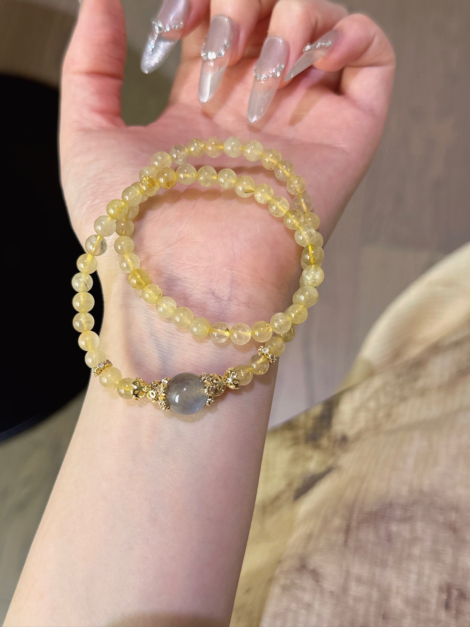 ▫️▪️ Blonde crystal gray moonlight bracelet
